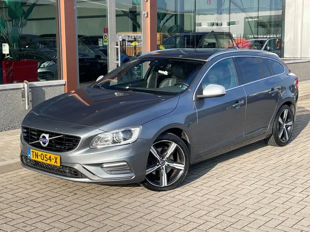 Volvo V60 2.0 D4 R-Design Automaat | Schuifdak | LEDER | Trekhaak