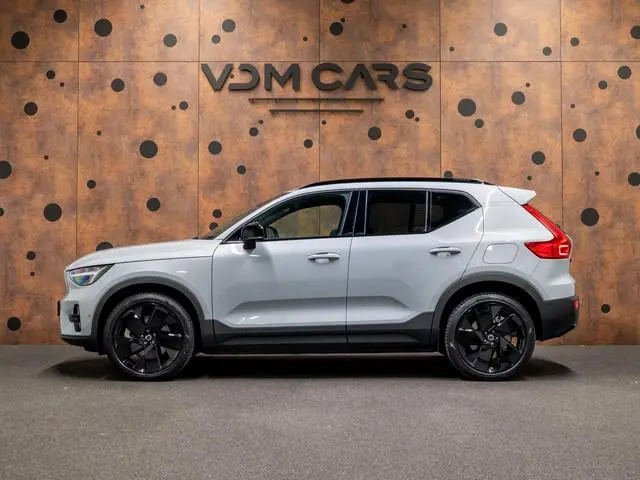 Volvo EX40 Single Motor Ext. Range Plus Bl. Ed. Europa 82 kWh | Pano | 360° | Carplay | Winterpakket...