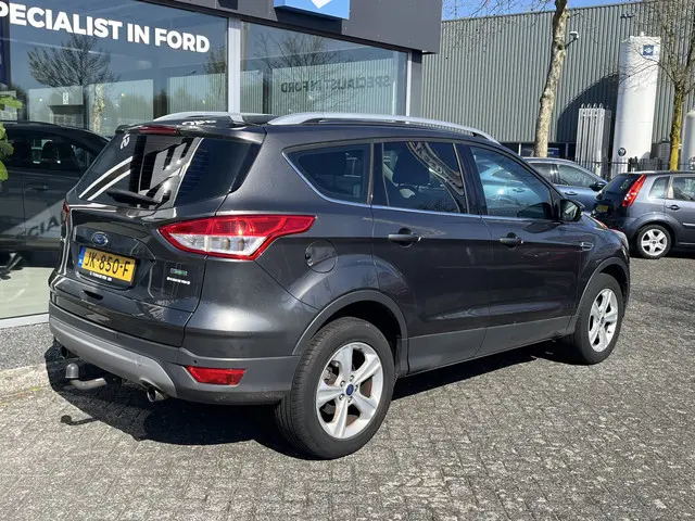 Ford Kuga 1.5 EcoBoost Titanium Edition 6-bak | Afn. Trekhaak 1.800kg trekgewicht | 100% onderhouden...