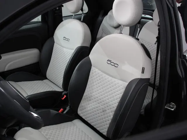 Fiat 500C 1.0 Hybrid Dolcevita Leder Navigatie Apple Carplay/Android Auto Parkeersensoren achter Cru...