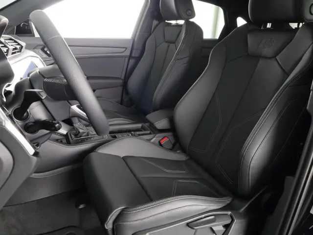 Audi Q3 Sportback 45 TFSI e S Edition 245pk  | Navigatie | Stoelverwarming | Keyless Entry | Parkeer...
