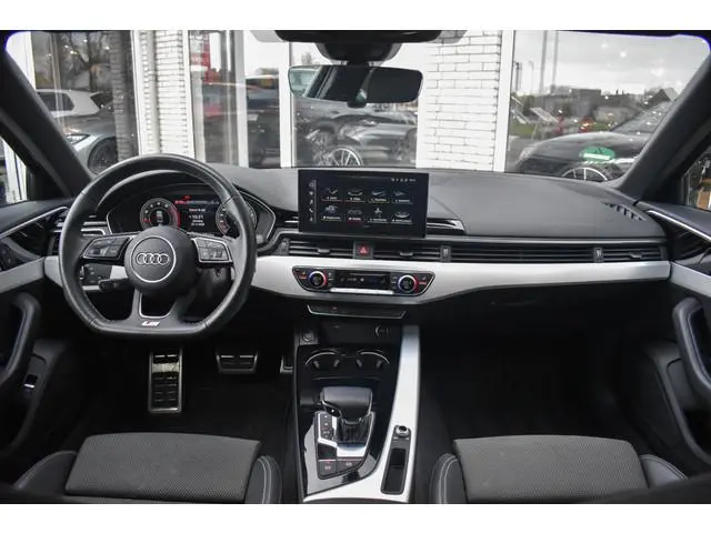 Audi A4 Limousine 35 TFSI S-Line Aut. Virtual Stoelverwarming Navi Carplay Clima