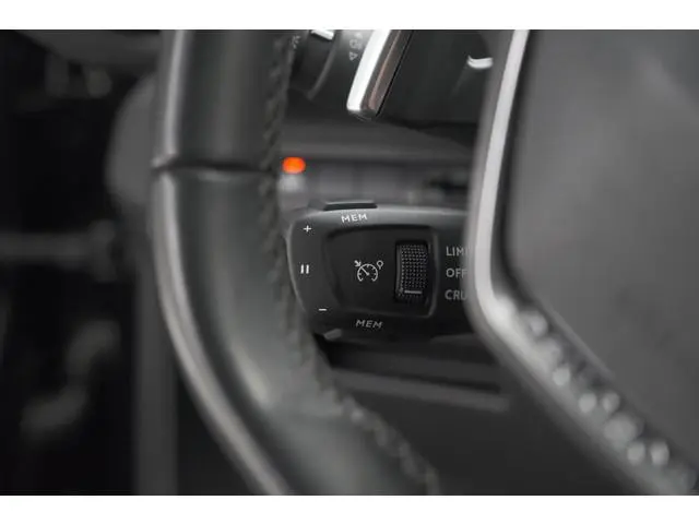 Peugeot 3008 PureTech 130 EAT8 Allure | Camera | Stoelverwarming | Apple Carplay | Dodehoekdetectie