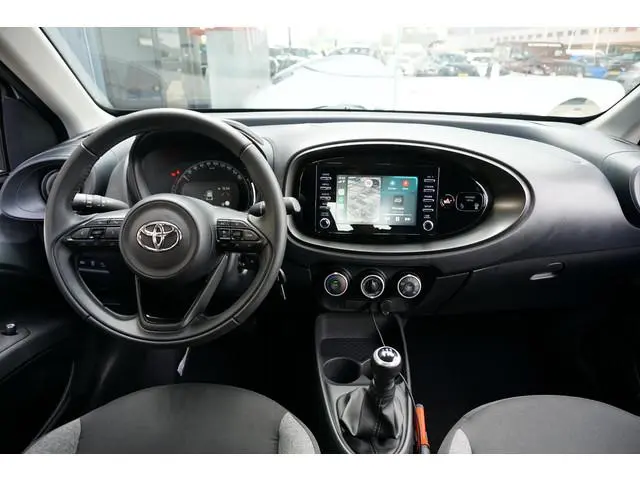 Toyota Aygo X 1.0 VVT-i MT Play + CAMERA / ADAPTIEVE CRUISE / CARPLAY