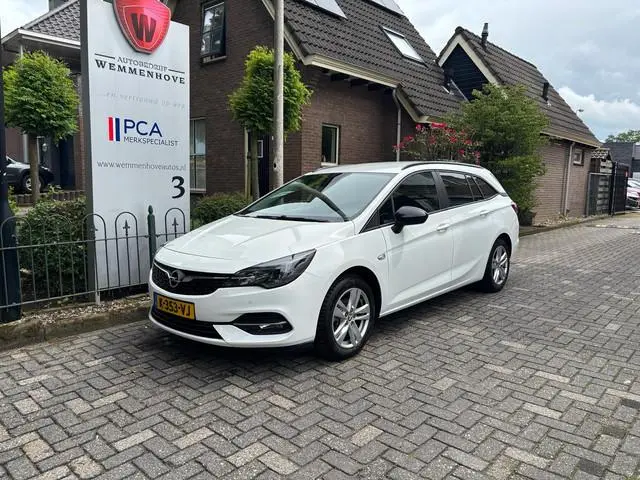 Opel Astra Sports Tourer 1.2 Business Edition