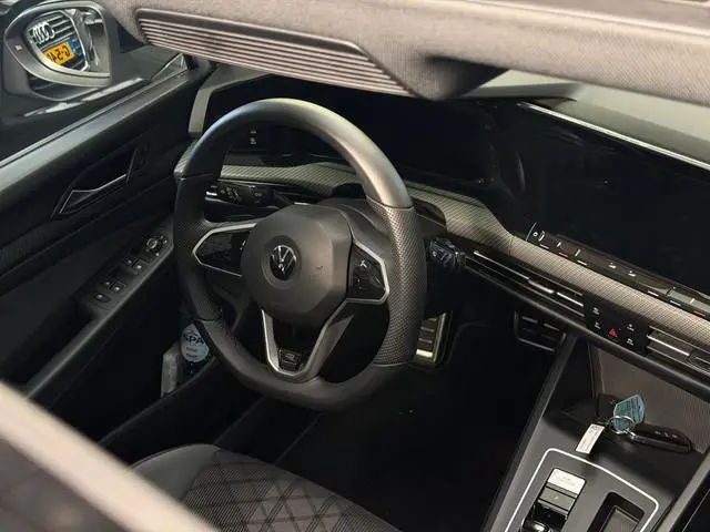 Volkswagen Golf 1.5 eTSI R-Line / Pano / Camera / CarPlay /