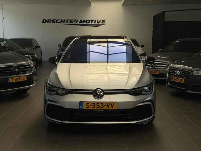 Volkswagen Golf 1.5 eTSI R-Line / Pano / Camera / CarPlay /