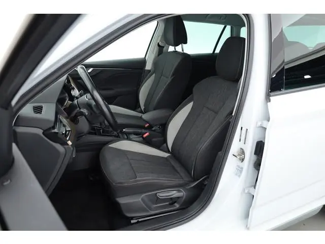 ŠKODA Kamiq 1.5 TSI ACT Business Edition DSG 150pk | Trekhaak | Apple CarPlay | Stoelverw. | All Sea...