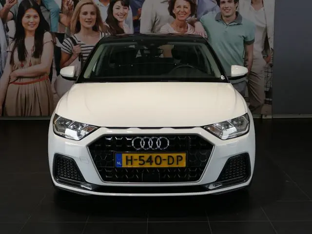 Audi A1 Sportback 30 TFSI Advanced epic - 17" LMV - Sensor achter - Cruise - Navi
