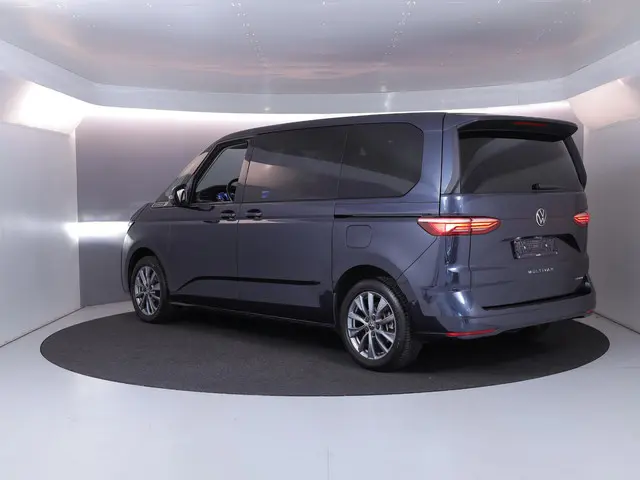 Volkswagen Multivan 1.4 eHybrid L2H1 Energetic 218pk| Navi| Pano-dak| trekhaak wegklpbr|  2-2-3