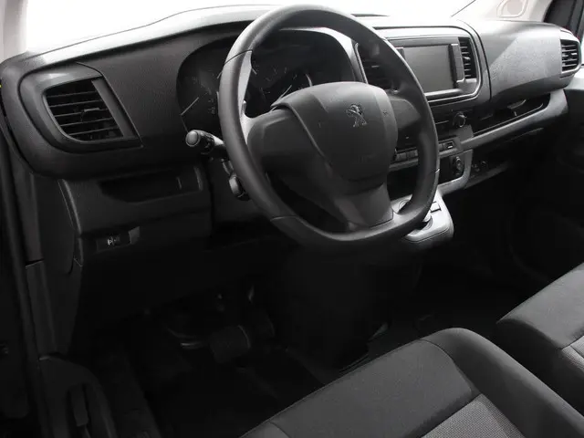 Peugeot Expert 2.0 BlueHDI 145PK L3 Automaat | Airco | Navigatie | Trekhaak | Cruise Control | Parke...