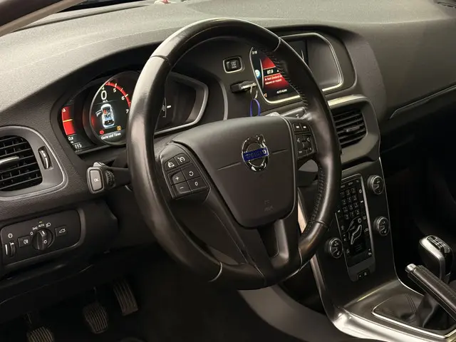 Volvo V40 1.5 T3 Kinetic | Navi | Cruise | Stoelverwarming | Bluetooth | Parkeersensoren | Voorruitverwarming |