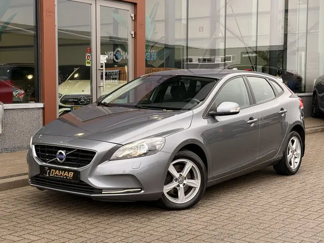 Volvo V40 1.5 T3 Kinetic | Navi | Cruise | Stoelverwarming | Bluetooth | Parkeersensoren | Voorruitverwarming |