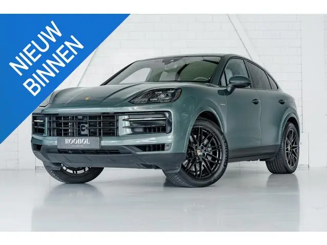Porsche Cayenne Coupé E-Hybrid l PTS Malachite Green l Porsche Exclusive interieur