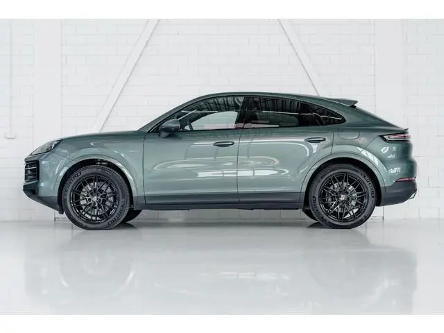 Porsche Cayenne Coupé E-Hybrid l PTS Malachite Green l Porsche Exclusive interieur