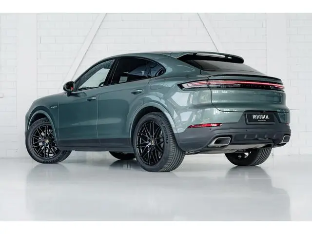 Porsche Cayenne Coupé E-Hybrid l PTS Malachite Green l Porsche Exclusive interieur