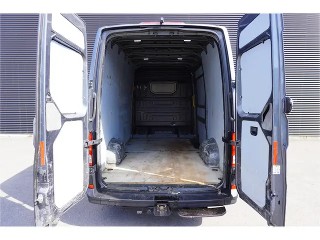 Volkswagen Crafter 35 180pk Automaat L3H3/L2H2 Apple Carplay Camera Parkeersensoren Trekhaak Navigat...