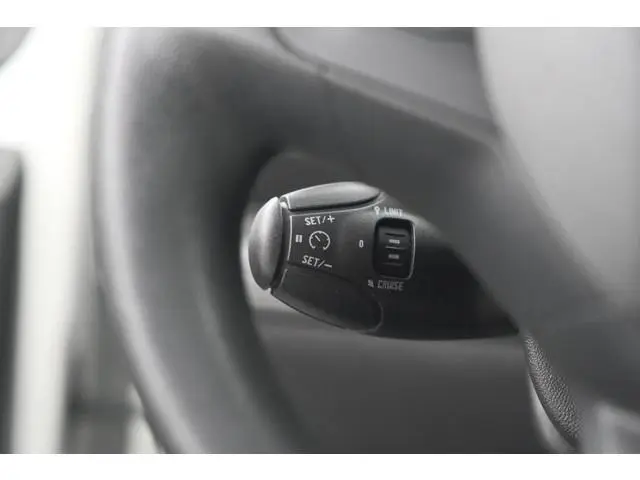 Peugeot 208 PureTech 82 Blue Lion | Apple Carplay | Parkeersensoren | Navigatie | 5 Deurs