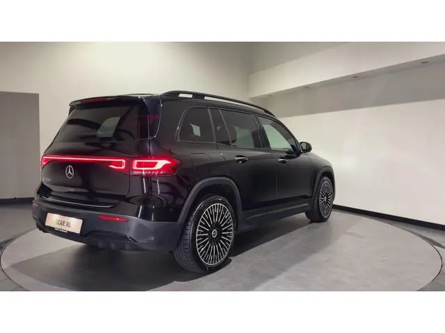 Mercedes-Benz EQB 250+ Sport Edition 71 kWh | AMG-styling | Keyless | Panoramadak | Stoelen verwarmd