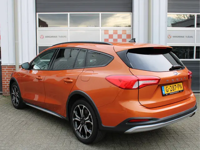 Ford Focus Wagon 1.0 EcoBoost Active Business Dealer onderh./Winterpack/AGR/B&O/Cruise/Navi/Carplay/...