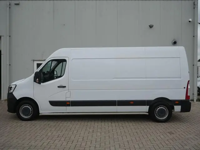 Renault Master T35 2.3 dCi 135 L3H2 Comfort - All Seasonbanden - Sidebars - Trekhaak - Dealeronderho...