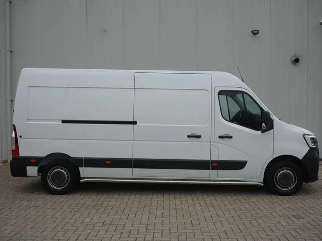 Renault Master T35 2.3 dCi 135 L3H2 Comfort - All Seasonbanden - Sidebars - Trekhaak - Dealeronderho...