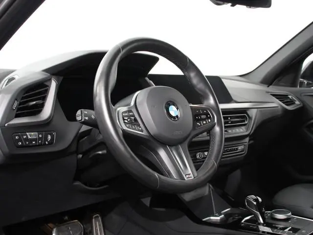 BMW 1-serie 118i M-Sport Climate Control Cruise control Stoelverwarming LED Parkeersensoren Apple ca...