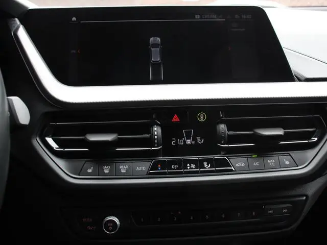 BMW 1-serie 118i M-Sport Climate Control Cruise control Stoelverwarming LED Parkeersensoren Apple ca...