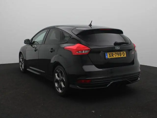 Ford Focus 2.0 ST | Winterpakket | Achteruitrijcamera | Sportstoelen | Lichtmetalen Velgen |