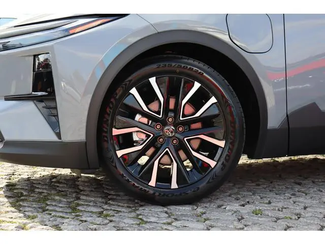 Toyota C-HR+