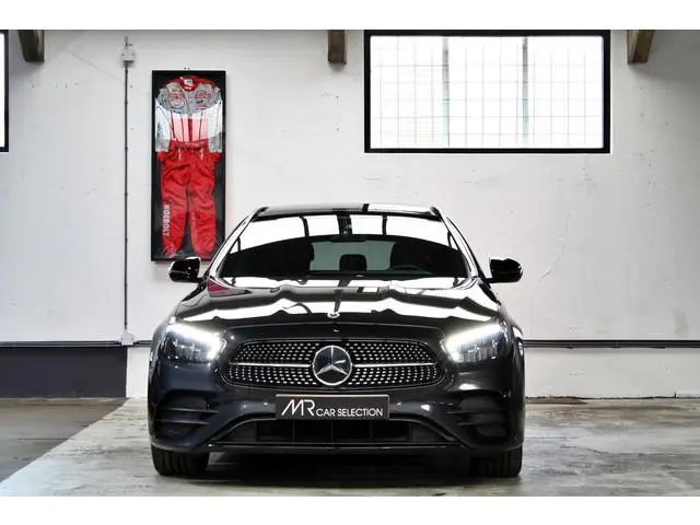 Mercedes-Benz E-klasse Estate 300 e AMG Line | Panoramadak | SOH 98% | Trekhaak | Leder | LED
