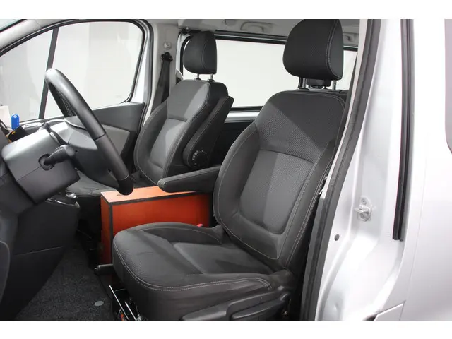 Renault Trafic Passenger 1.6 dCi Grand Authentique Energy incl. BPM/ BTW  L2H1 8 persoons !  Navigatie Airco voor en achter Parkeer sensoren Cruise Control Bumpers in kleur