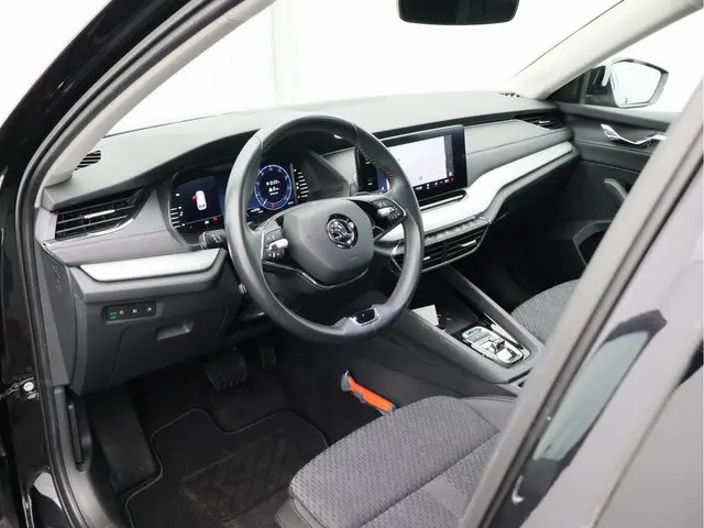 ŠKODA Octavia Combi 1.5 e-TSI Business Edition Plus/ trekhaak/ zeer mooi!