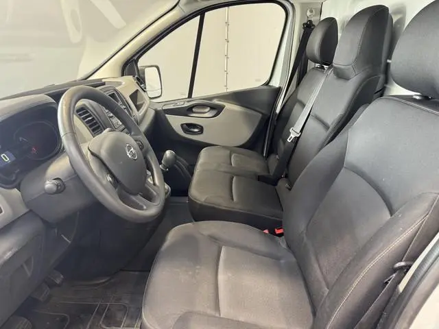 Nissan NV300