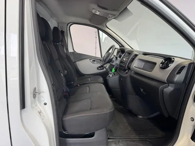 Nissan NV300
