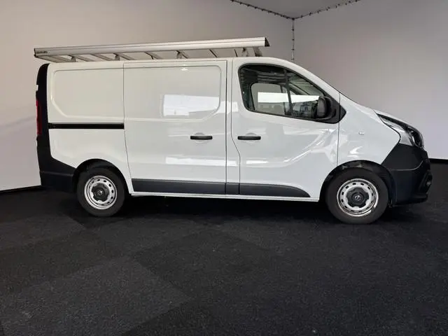 Nissan NV300