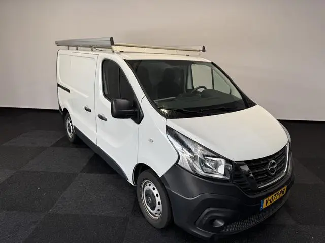 Nissan NV300