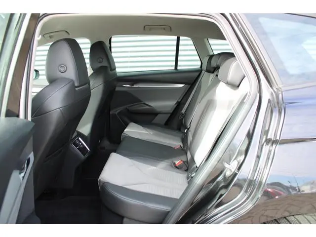 ŠKODA Enyaq iV 60 Business Full-LED Half-Leder Carplay Camera Navigatie SoH 92%