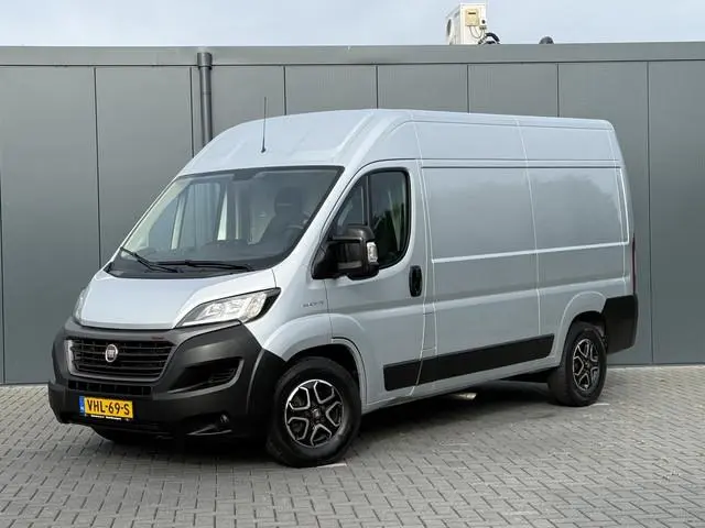 Fiat Ducato 2.3 MultiJet 161 PK AUTOMAAT / L2H2 / DHOLLANDIA LAADKLEP / AFNEEMBARE 3 TONS TREKHAAK /...