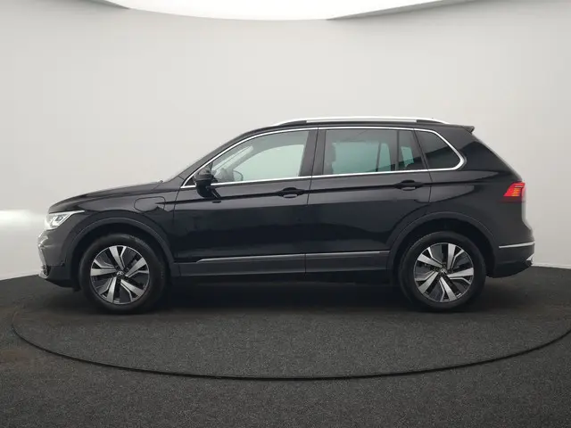 Volkswagen Tiguan 1.4 TSI eHybrid Elegance PHEV 245pk Dealer O.H | Panodak | Adaptive Cruise | 360 C...