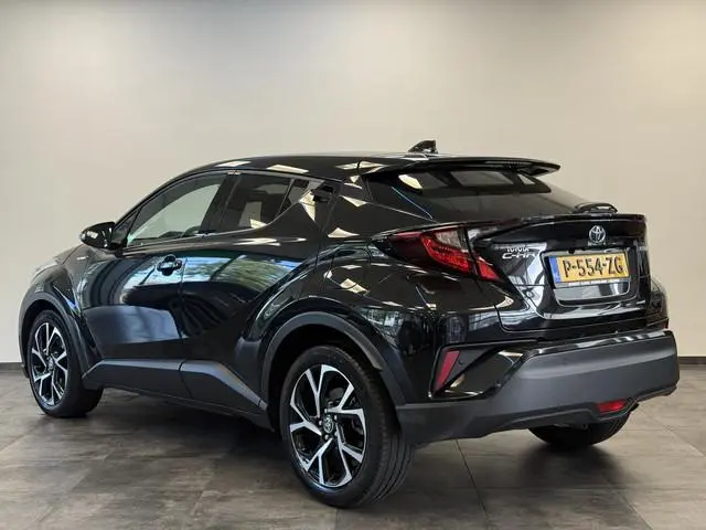 Toyota C-HR 1.8 Hybrid Dynamic Carplay ECC Privacy glass Keyless Go PDC 24 Maanden garantie* (Vraag...