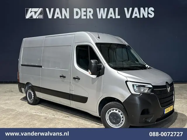 Renault Master 2.3 dCi 136pk L2H2 Euro6 Airco | Camera | Navigatie | LED | 2500kg Trekhaak | Cruisec...