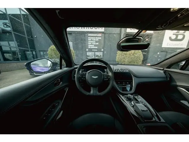 Aston Martin DBX