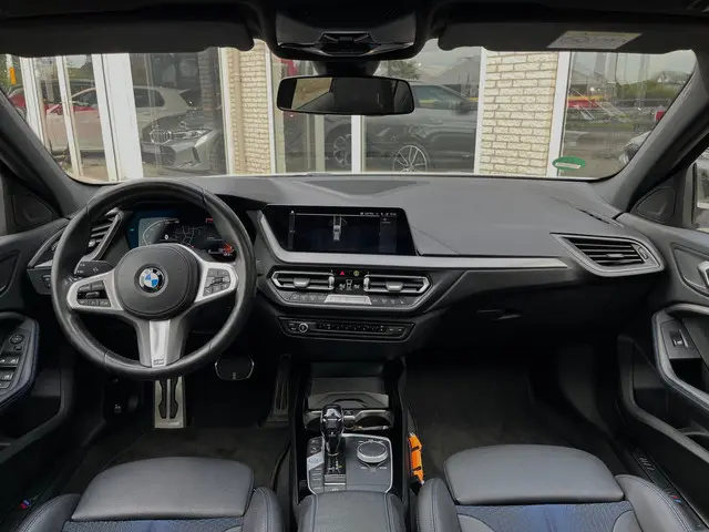 BMW 1-serie 118i M-Sport Business Edition Pano HiFi Stoelverwa