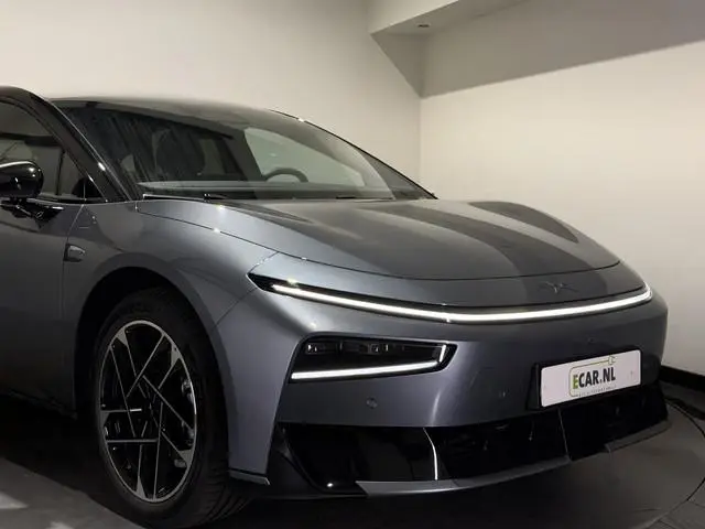 XPENG P7+