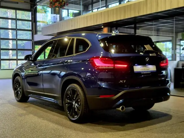 BMW X1 xDrive25e High Executive Sport Line | Blackline Blue |  Camera | HUD | Stoelverwarming