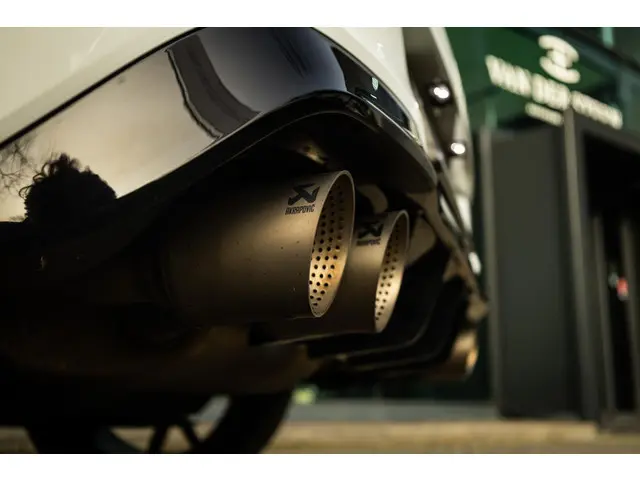 Volkswagen Golf 2.0 TSI R 4Motion Akraprovic | Stoelventilatie | Nurburgring | Memory | Panoramadak