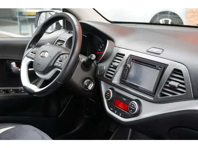 Kia Picanto 1.0 CVVT DynamicLine + CRUISE CONTROL / LEDER / NAVIGATIE