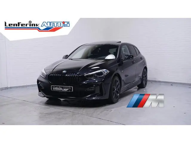 BMW 1-serie 118i M Sport NAP Panodak Camera PDC v+a Apple Carplay/Android auto