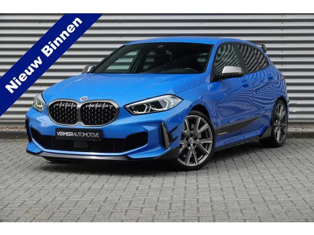 BMW 1-serie M135i xDrive High Executive | M Performance | HUD | Memory | Stuur/Stoelverw. |